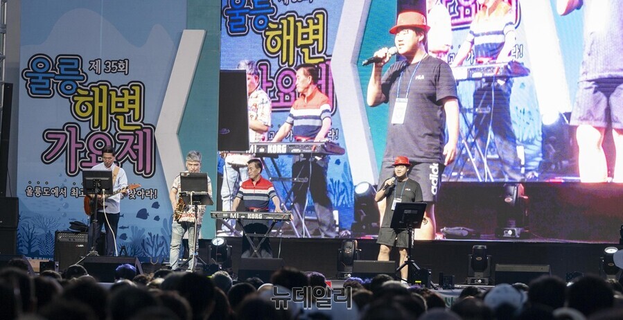 ▲ 지난해 열린 울릉 해변 가요제에서 밴드가 공연을 펼치고 있다.ⓒ뉴데일리