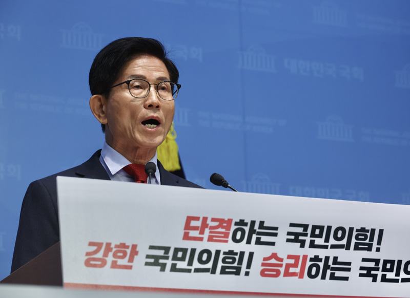 ▲ 김문수 국민의힘 당대표 후보가 31일 오전 서울 여의도 국회 소통관에서 기자회견을 열고 비전·공약을 발표하고 있다. ⓒ뉴시스