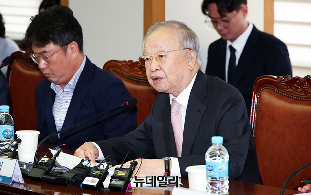 ▲ 손경식 한국경영자총협회장이 31일 오전 서울 마포구 한국경영자총협회에서 열린 노동조합법 개정 관련 긴급 기자회견에서 발언하고 있다. ⓒ서성진 기자