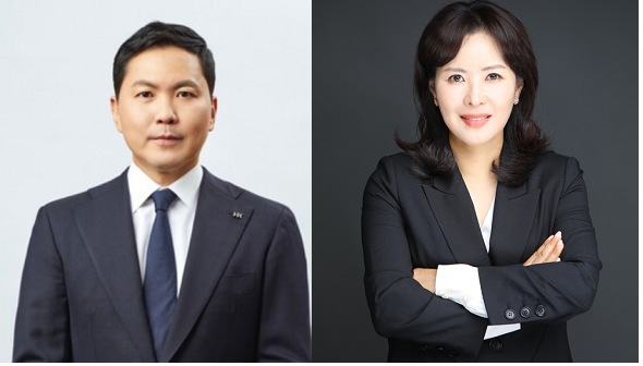 ▲ (좌로부터)윤상현 콜마홀딩스 부회장, 윤여원 콜마비앤에이치 대표