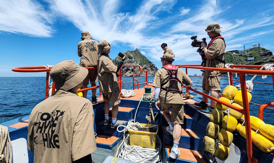 ▲ 경북교육청 교원 7명으로 구성된 '독도 탐사단'이 탐사 활동을 위해 독도로 향하고 있다.ⓒ교원독도탐사단