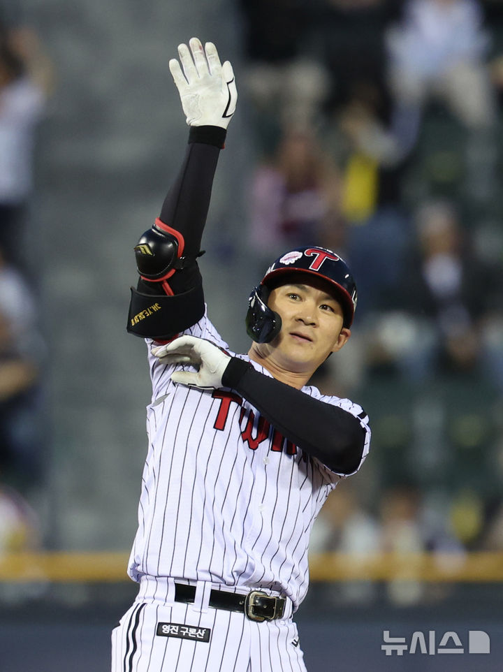 ▲ LG가 삼성에 승리를 거두며 올 시즌 가장 먼저 60승 고지를 밟았다.ⓒ뉴시스 제공