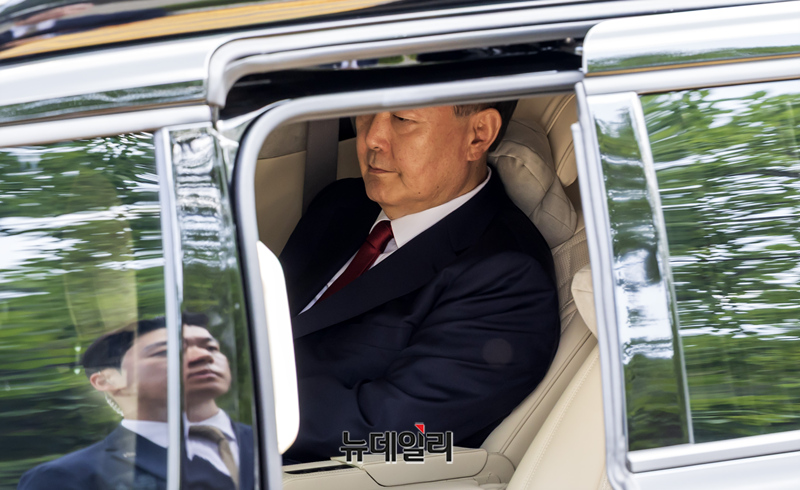 ▲ 윤석열 전 대통령 측이 '속옷 차림 체포 거부' 논란과 관련해 법적 대응을 예고했다. ⓒ공동취재단