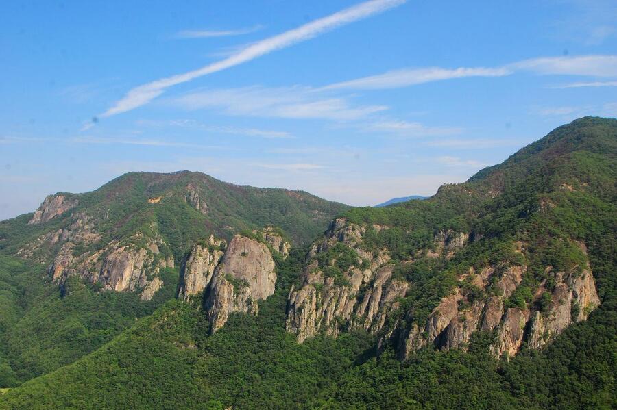 ▲ 주봉2전망대에서 바라본 연화봉, 병풍바위, 급수대.ⓒ진경수 山 애호가