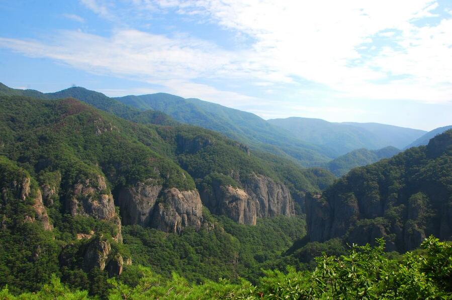 ▲ 주봉2전망대에서 바라본 연화봉, 병풍바위, 급수대.ⓒ진경수 山 애호가