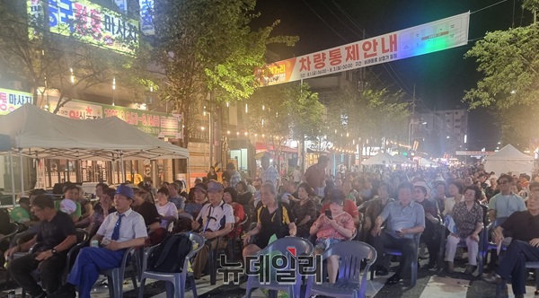 ▲ 대전 대덕구 비래동 일원에서 열린 ‘대전 0시 축제 with 대덕거리 페스티벌’현장의 모습.ⓒ김경태 기자