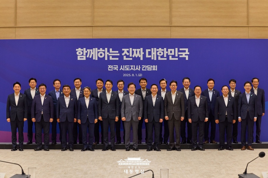 ▲ TK신공항 이전 건설 등 지역 현안 해결 위한 전국시·도지사 간담회 단체사진.ⓒ대구시