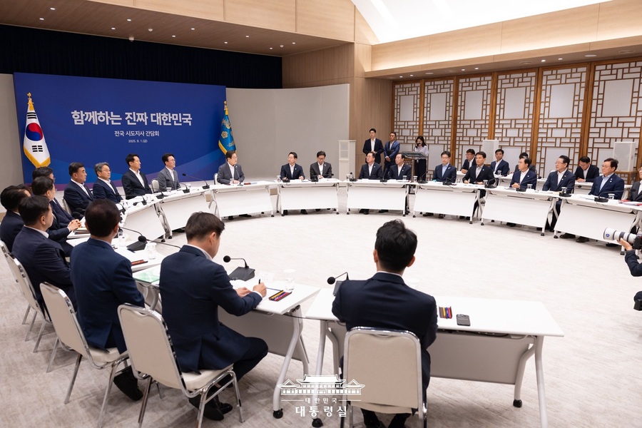 ▲ 김정기 대구시장 권한대행은 대통령 공약과 연계한 지역현안을 건의하고, 대구형 재난안전 및 민생안정 대책을 설명했다.ⓒ대구시