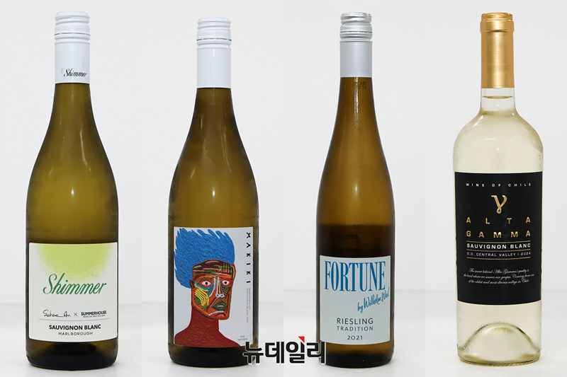 ▲ 왼쪽부터 CU '쉬머', 세븐일레븐 '마키키', 이마트24 '포츈바이빌헬름바일트레디션', GS25 '알타감마' ⓒ정상윤 기자