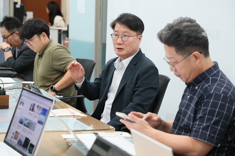 ▲ 정례 브리핑 중인 여중협 강원도 행정부지사. ⓒ강원특별자치도