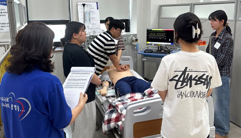 ▲ 백석대 간호학과 학생들이 kals provider 프로그램 실습을 하고 있다.ⓒ백석대