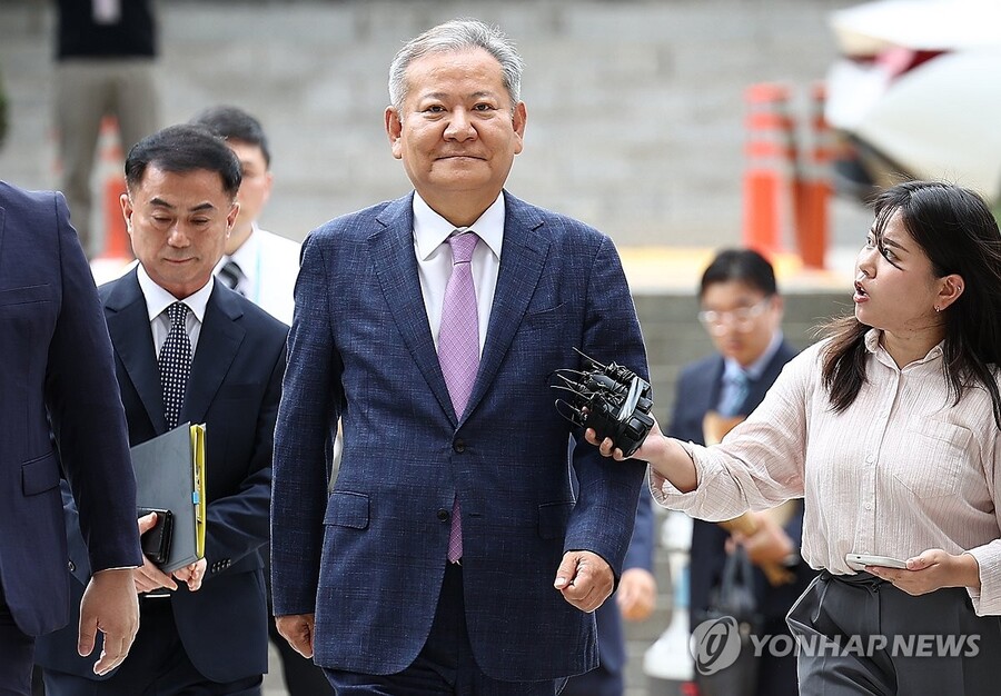▲ 이상민 전 행정안전부 장관이 구속 전 피의자 심문(영장실질심사)를 위해 지난달 31일 서울 서초구 서울중앙지방법원으로 들어서고 있다. ⓒ연합뉴스 제공