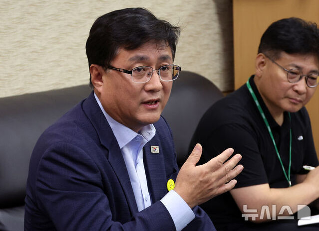 ▲ 김성환 환경부 장관이 4일 세종시 정부세종청사에서 열린 출입기자 간담회에서 질문에 답변하고 있다. ⓒ뉴시스