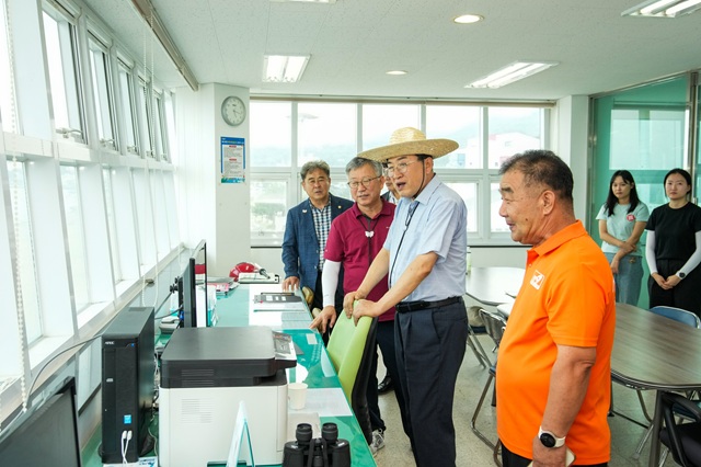 ▲ 주낙영 시장이 본격적인 여름 휴가철을 맞아 지난 2일 관내 주요 해수욕장을 직접 방문해 운영 실태를 점검했다.ⓒ경주시