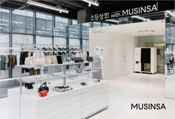 ▲ 지난 6월 오픈한 '소담상회 with 무신사' 오프라인 스토어의 내부 모습ⓒ무신사