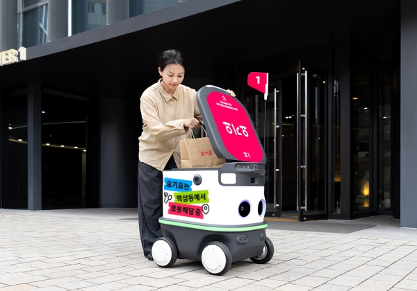 ▲ 요기요의 자율주행 로봇ⓒ요기요