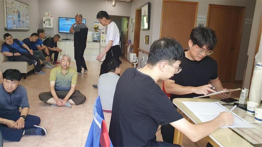 ▲ 안양 소망의 집 방문지급ⓒ장흥군 제공