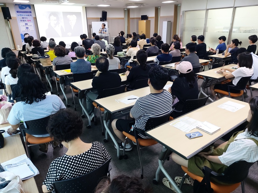 ▲ 달성군립도서관은 오는 30일, 정신건강의학과 전문의 박소영 원장을 초청해 특강 ‘우리 아이의 마음에 귀 기울여 주세요’를 개최한다.ⓒ달성군