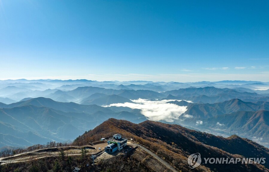 ▲ 시원한 산바람을 맞으며 아름다운 자연경관을 만끽할 수 있어 여름철 피서 명소로 주목받고 있는 강원 정선군 가리왕산 케이블카. ⓒ연합뉴스