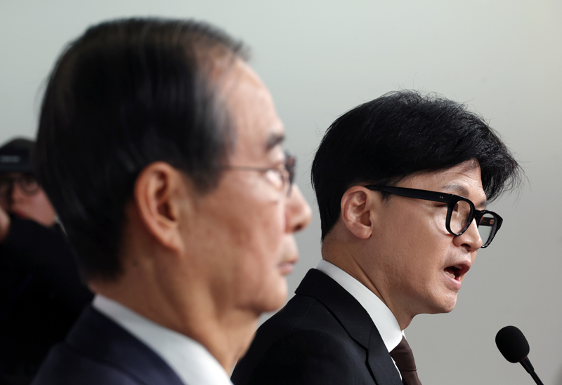 ▲ 한덕수 총리와 공동 기자회견을 하는 한동훈 당시 국힘대표. 윤석열 대통령을 끌어내린 1등 주범은 누가 뭐라해도 한동훈이다. ⓒ 뉴시스