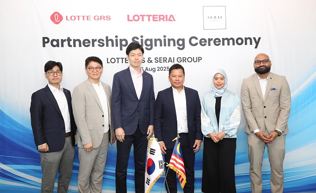 ▲ (왼쪽부터) 이권형 롯데GRS 글로벌사업부문 상무, 차우철 롯데GRS 대표이사, 신유열 롯데지주 미래성장실장, 나집 하미드 세라이그룹 회장, 키스티나 타프 이사, 일랑게스 라오 COO가 기념 촬영을 하고 있다.ⓒ롯데GRS