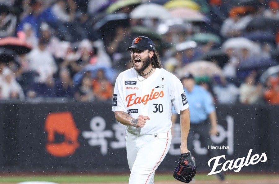 ▲ 폰세의 역투를 앞세운 한화가 kt를 잡고 하루 만에 1위 자리에 복귀했다.ⓒ한화 이글스 제공