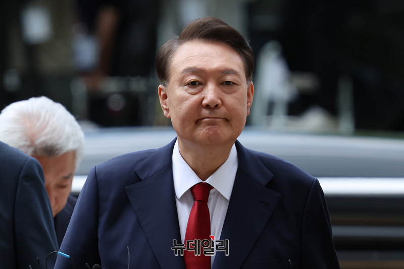 ▲ 윤석열 전 대통령이 지난달 9일 오후 서울 서초구 서울중앙지법에서 열린 영장실질심사(구속 전 피의자 심문)에 출석하고 있다. ⓒ공동취재단