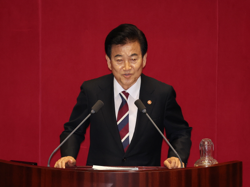 ▲ 정동영 통일부 장관이 4일 오후 서울 여의도 국회에서 열린 제427회국회(임시회) 제3차 본회의에서 인사말하고 있다. ⓒ뉴시스