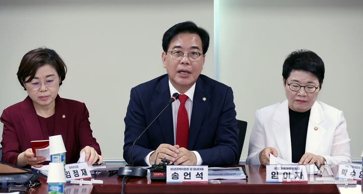 ▲ 송언석 국민의힘 비상대책위원장 겸 원내대표가 7일 오후 서울 여의도 의원회관에서 열린 '2025년 세제개편안 평가 및 시장 영향 분석, 이재명 정부 첫 증세안 누구를 위한 세제개편인가?' 토론회에서 모두발언을 하고 있다. ⓒ뉴시스