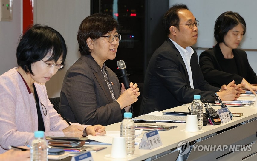 ▲ 정은경 보건복지부 장관이 7일 서울 강남구 삼성생명 일원역빌딩에서 열린 '환자·소비자단체 현장 간담회'에서 인사말을 하고 있다. ⓒ연합뉴스