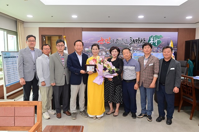 ▲ 봉화군은 지난 6일 베트남 출신의 도 옥 루이엔 교수를 홍보대사로 위촉했다.ⓒ봉화군