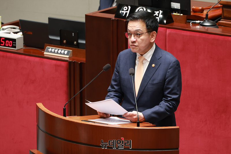 ▲ 최상목 전 경제부총리 겸 기획재정부 장관이 지난 4월 28일 오전 국회에서 열린 예산결산특별위원회 전체회의에 출석해 제안설명을 하고 있다. ⓒ이종현 기자