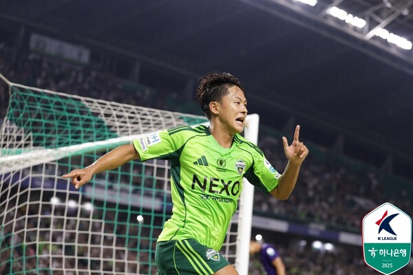 ▲ 이승우의 극적인 결승골을 앞세운 전북이 안양을 잡고 21경기 연속 무패 행진을 달렸다.ⓒ한국프로축구연맹 제공