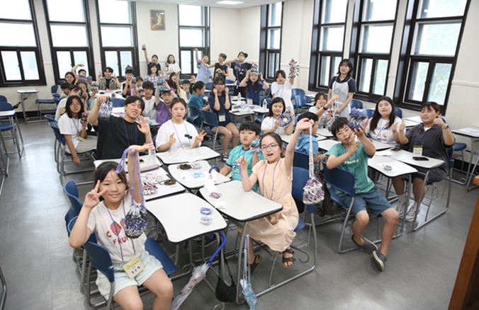 ▲ 'ESG 업사이클링 체험 멘토링' 텀블러 가방 만들기.ⓒ동국대