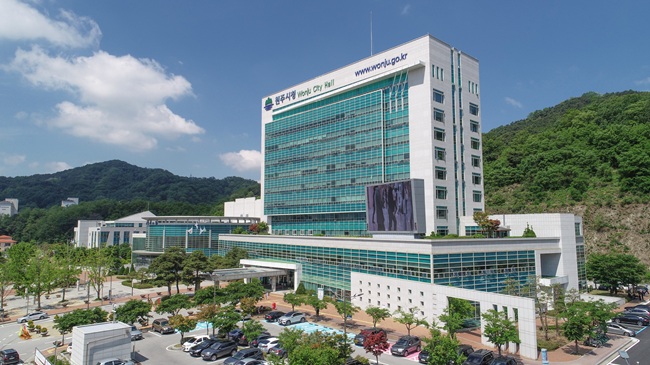 ▲ 원주시가 오는 21일부터 '2025년 하반기 원주시 중소기업 육성자금 지원사업' 신청을 받는다. 원주시청 청사 전경. ⓒ원주시