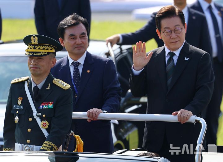 ▲ 이재명 대통령이 국군의날 사열을 하고 있다. ⓒ 뉴시스