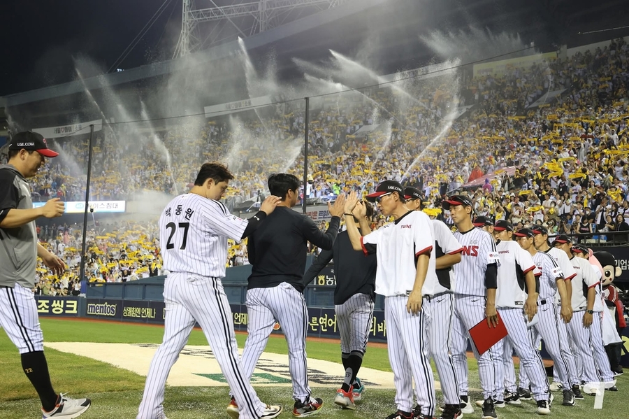 ▲ LG가 미리 보는 한국시리즈에서 한화에 2연승을 거뒀다.ⓒLG 트윈스 제공