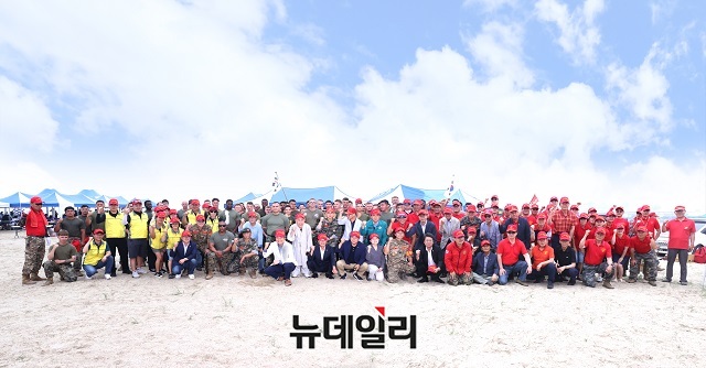 ▲ (사)포항시해병대전우회는 지난 9일 송도해수욕장 인근에서 환경정화 활동과 실전형 인명구조 훈련을 성공적으로 마쳤다.ⓒ뉴데일리