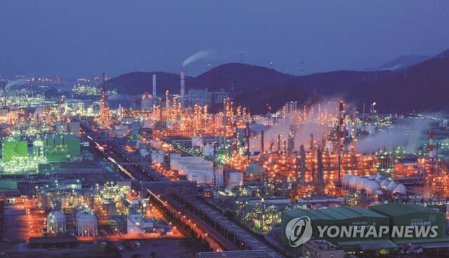 ▲ 여수국가산업단지 야경. ⓒ연합뉴스