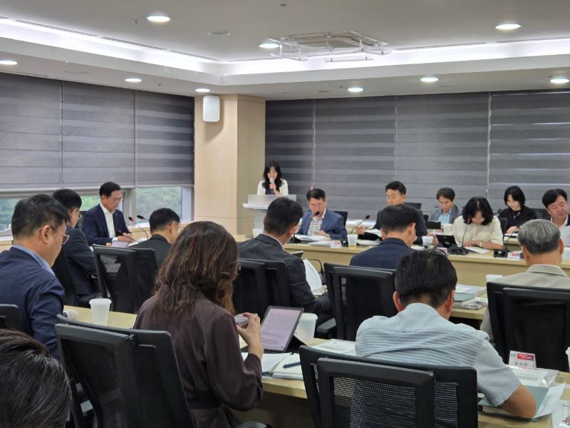 ▲ 시청 중회의실에서 ‘천안흥타령춤축제 2025 준비상황 사전보고회’가 열리고 있다.ⓒ천안시