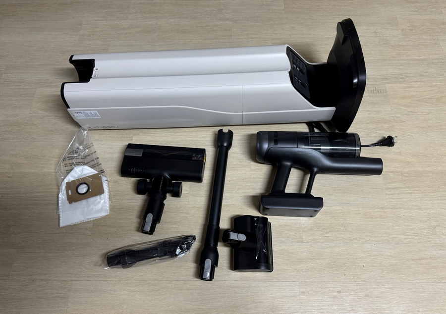 ▲ 제품 구성품을 다 빼낸 모습. ⓒ김재홍 기자