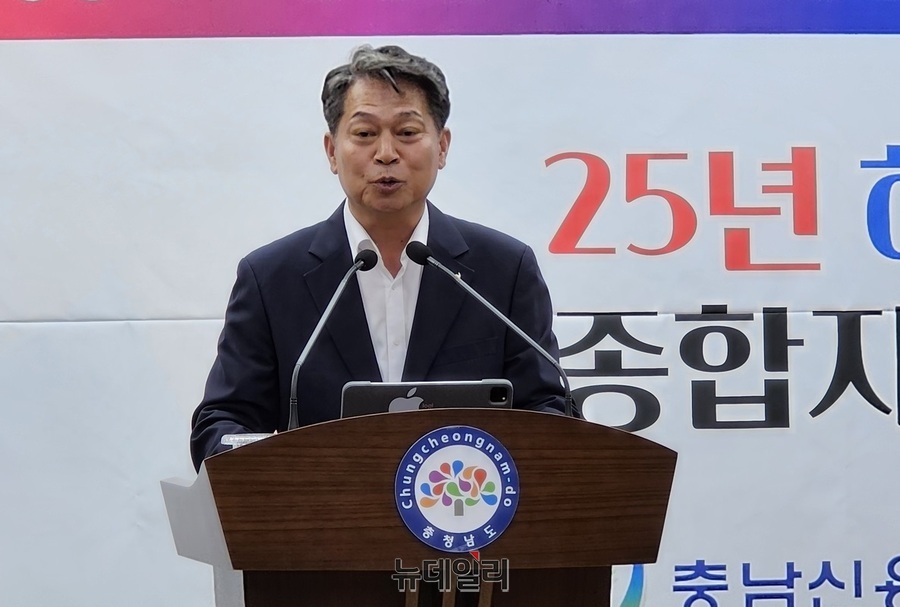 ▲ 조소행 충남신용보증재단 이사장이 11일 오전 충남도청 프레스센터에서 하반기 핵심과제와 관련해 기자회견을 하고 있다.ⓒ김정원 기자