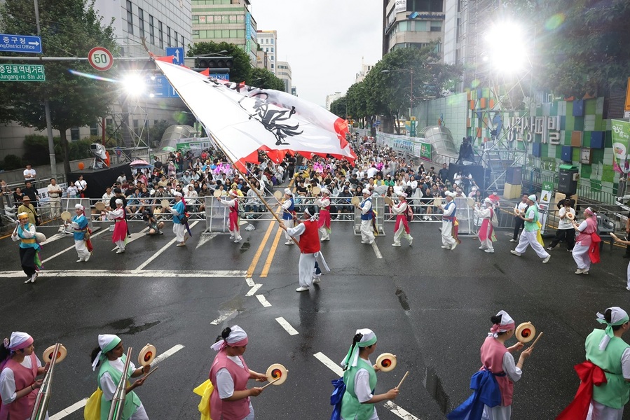 ▲ 대전 0시 축제 성공을 기원하는 사물놀이.ⓒ대전시