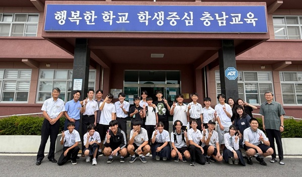 ▲ 일본 나라현 아스카무라 성덕중학교 청소년들이 부여의 역사와 문화를 함께 체험하며 우정을 쌓았다.ⓒ부여군