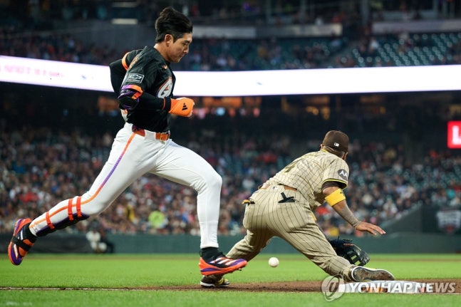 ▲ 샌프란시스코 이정후가 샌디에이고를 상대로 2경기 연속 안타에 성공했다.ⓒ연합뉴스 제공