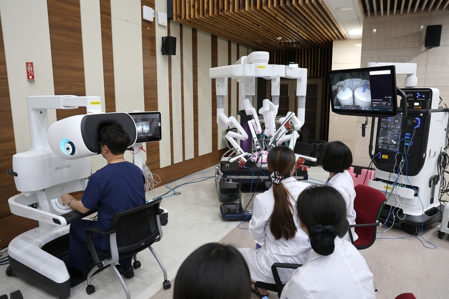 ▲ 계명대학교 동산병원(병원장 류영욱)이 지난 5일부터 7일까지 행소대강당에서 ‘로봇 플랫폼 사전 체험 프로그램’을 진행했다.ⓒ계명대학교 동산병원