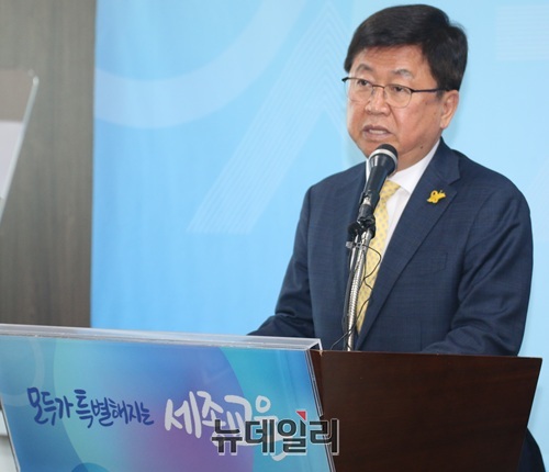 ▲ 이재명 대통령이 교육부 장관 후보자에 전교조 출신 최교진 세종시교육감을 지명했다 후보자는 3선 교육감으로 충남 보령 출신이며, 임명 시 전교조 출신 첫 교육부 장관이자 장관급 중 첫 충청권 인사가 된다.ⓒ뉴데일리