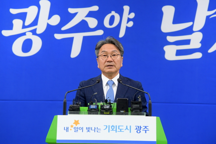 ▲ 강기정 광주광역시장이 13일 시청 브리핑룸에서 ‘국정과제 반영 성과 브리핑’을 하고 있다.ⓒ광주광역시 제공
