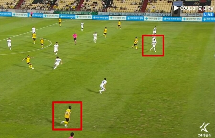 ▲ 전남-천안전에 나온 오심 논란이 큰 가운데 축구협회도 오심으로 인정했다.ⓒ쿠팡플레이 중계화면 캡처