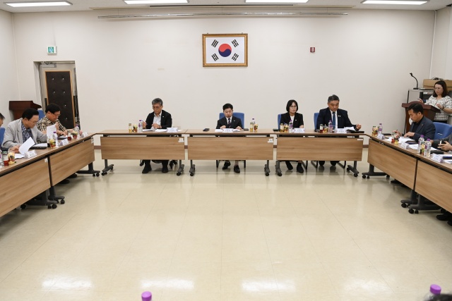 ▲ 보훈회관 입주단체 대표들과의 간담회ⓒ화성시의회 제공